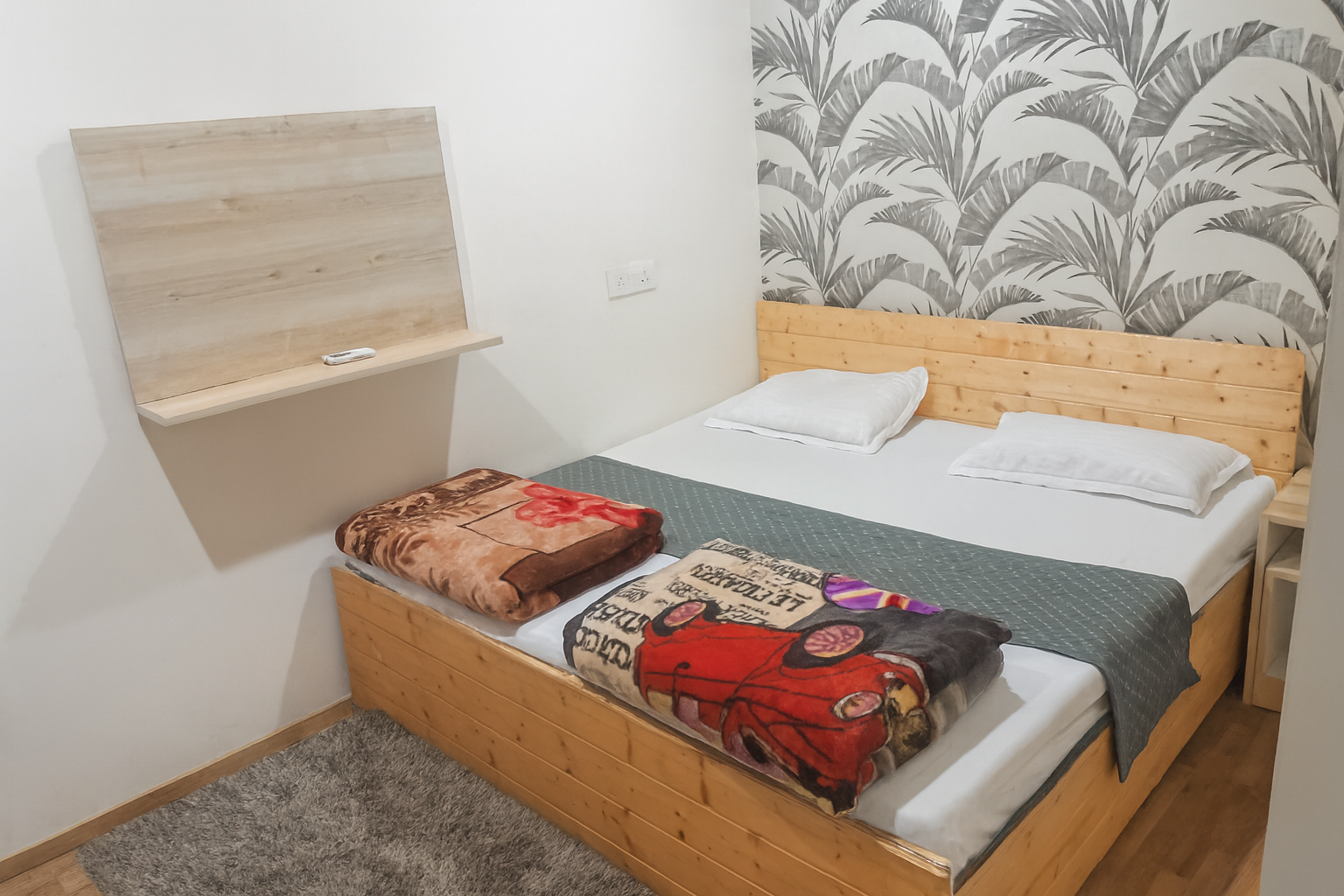 mixed vegetable salad in a mason jar. 